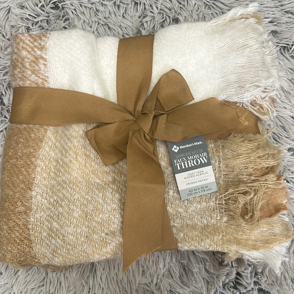 Member’s Mark Plaid Faux Mohair Oversized Throw NWT